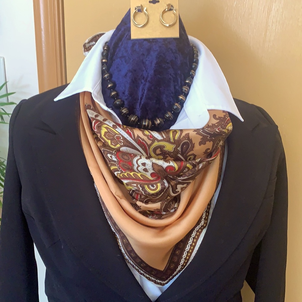 Accessory bundle: 2 earring, 2 necklaces ; 1 scarf